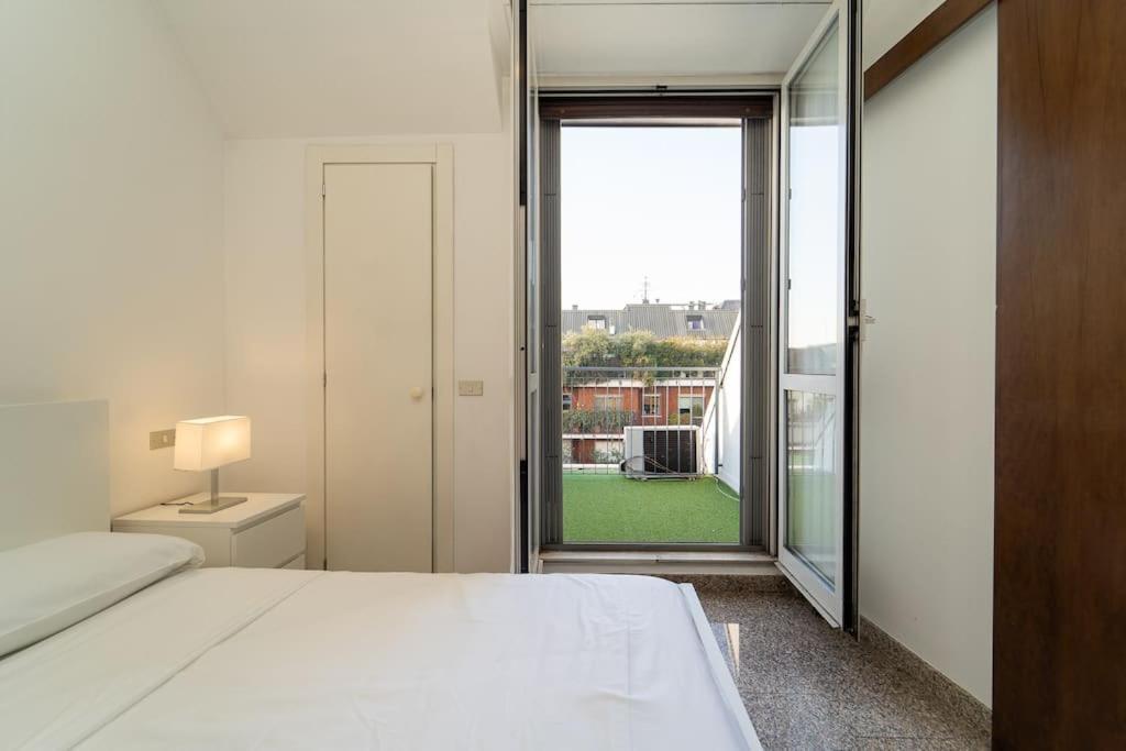 5 Giornate Apt Con Terrazzo E Garage Privato Mailand Exterior foto